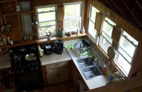 Davis Park House | Spacious Fun House Available August 25th - September 1st, 2025 Book Now!