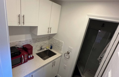 Sheridan Apartment | Spacious Furnished Studio. Private Bathroom kitchen Near UTM, Luxurious, Secured