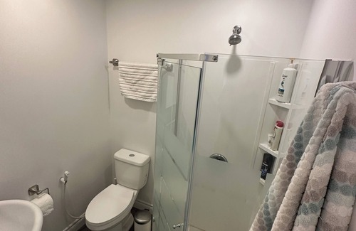 Sheridan Apartment | Spacious Furnished Studio. Private Bathroom kitchen Near UTM, Luxurious, Secured