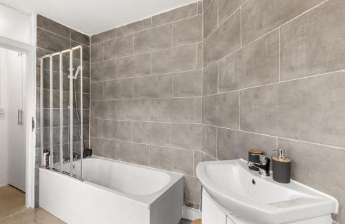 Herne Hill Apartment | Spacious Gem Easy & Fast access to Central London