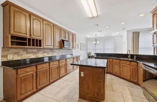 Leander House | Spacious, Getaway? 5 bedroom on 5 beautiful acres? Ask about our event hosting!