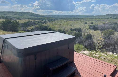 Palo Pinto County House | Spacious Getaway about 12 Acres, Views, and Hot Tub!