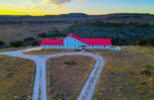 Palo Pinto County House | Spacious Getaway about 12 Acres, Views, and Hot Tub!