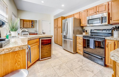Scottsdale Ranch Condo | Spacious getaway near downtown with shared pool, patio, balcony & jetted tub