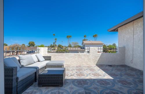 Peoria Ave Citizen's Group House | Spacious Glendale Home with Pool and Mountain Views!