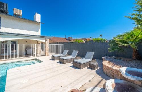 Peoria Ave Citizen's Group House | Spacious Glendale Home with Pool and Mountain Views!