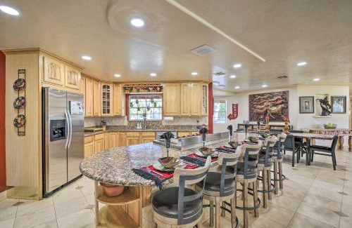 Glendale House | Spacious Glendale Home with Outdoor Kitchen!