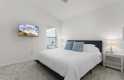 Sumter County House | Spacious Golf Retreat-2 King Beds-Golf Cart- Full Kitchen & TVs in Every Room