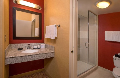 Durham Hotel | Spacious Good-Value Accommodation! 2 Pleasant Units, Free Parking, Onsite Pool