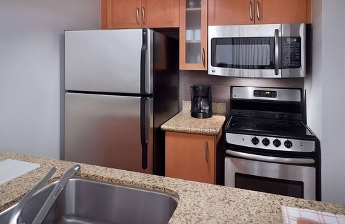 Alpharetta House | Spacious Good-Value Accommodation! Free Breakfast, Pets Allowed