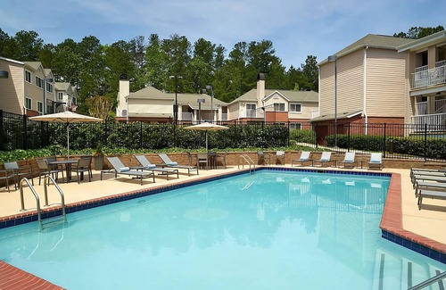 Alpharetta House | Spacious Good-Value Accommodation! Free Breakfast, Pets Allowed