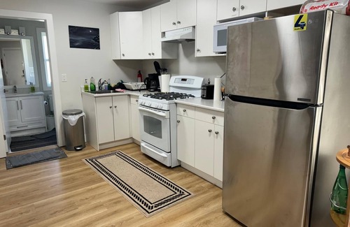Sardis House | Spacious Ground floor Independent unit. Self checking, 750 sf.