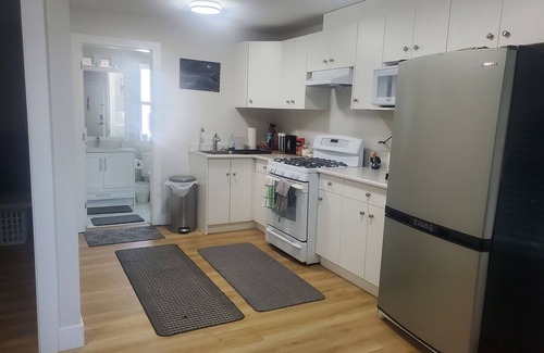 Sardis House | Spacious Ground floor Independent unit. Self checking, 750 sf.