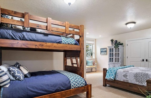 Cedar Hills Apartment | Spacious Ground Level Basement w/ Breathtaking Views of Utah Valley, Pool Table, Free Ski Rental