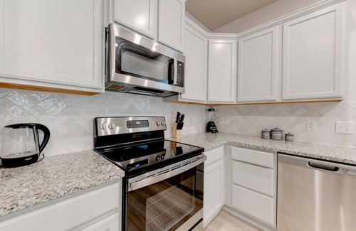 Bell County House | Spacious Haven for Workers in South Temple