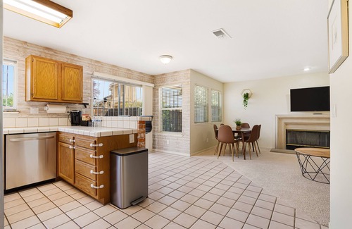 Mount Eden House | Spacious High Ceilings 5br/3bath. SF Bay Area
