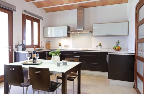 Ariany House | Spacious, high quality, terrace, pool, garden, family-friendly, central, WiFi