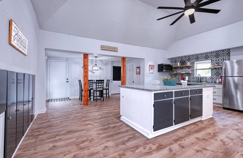 Belton House | Spacious Historical 4/2- Downtown Belton/Temple, Mins to UMB