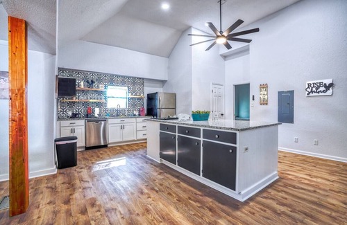 Belton House | Spacious Historical 4/2- Downtown Belton/Temple, Mins to UMB