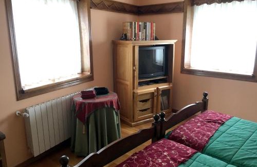 Navarredonda de Gredos House | Spacious house in Navarredonda, mountain view