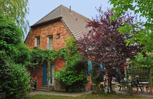 Mallentin House | Spacious holiday home with a large garden and swimming pond