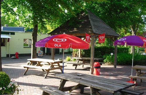 Westerbork House | Spacious holiday home with WiFi, 20 km from Assen