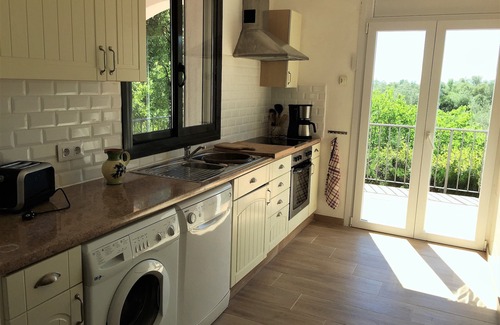 El Mas Fumats House | Spacious holiday home with private pool, internet, air conditioning