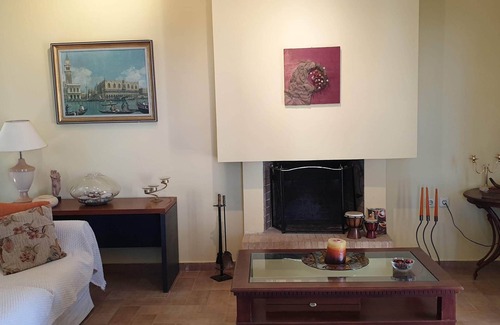 Achilleio House | Spacious, holiday house close to beaches ideal for a group of friends or family