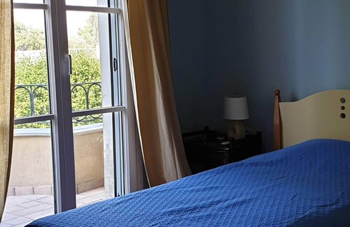 Achilleio House | Spacious, holiday house close to beaches ideal for a group of friends or family