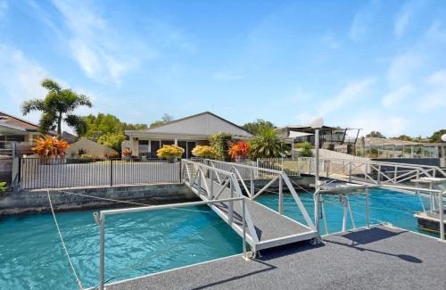 Banksia Beach House | Spacious Holiday Unit on Canal at Banksia Beach