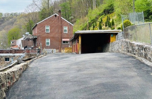 Kyle House | Spacious Home Ample Parkingn1/2 Mile from the Hatfield and McCoy Trails!