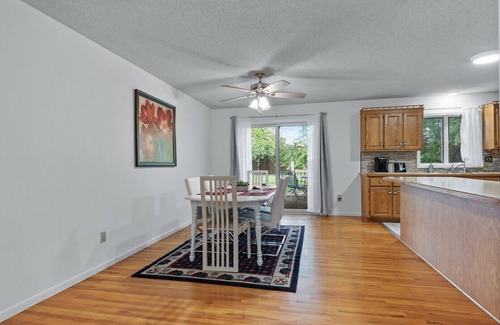 Little Canada House | Spacious Home- Centrally located near St. Paul