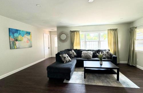 St. Petersburg - Clearwater House | Spacious Home close to Saint Pete pier and beaches
