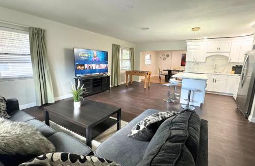 St. Petersburg - Clearwater House | Spacious Home close to Saint Pete pier and beaches