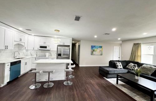 St. Petersburg - Clearwater House | Spacious Home close to Saint Pete pier and beaches