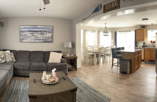 Laconia House | Spacious Home for 14 Guests Near Lake Winnisquam – Close to Everything!