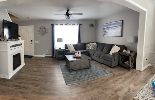 Laconia House | Spacious Home for 14 Guests Near Lake Winnisquam – Close to Everything!