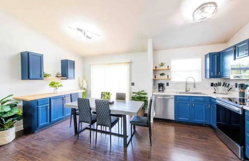 Cutler Bay House | Spacious home, game room. pool table- basketball court. 2 King beds,Free parking