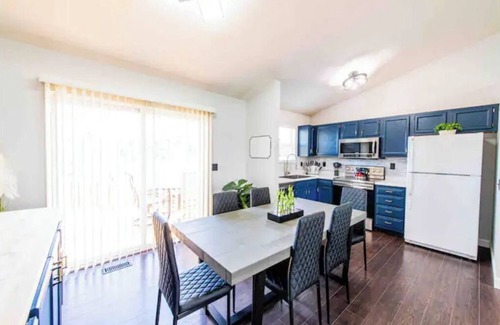 Cutler Bay House | Spacious home, game room. pool table- basketball court. 2 King beds,Free parking