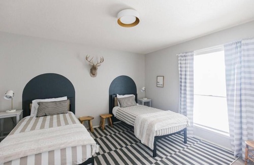 Moon Valley House | Spacious Home in Moon Valley- Heated Pool & Spa
