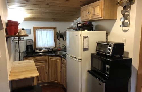 Long Beach Apartment | Spacious home in the LB neighborhood, 1 block from the beach & restaurants