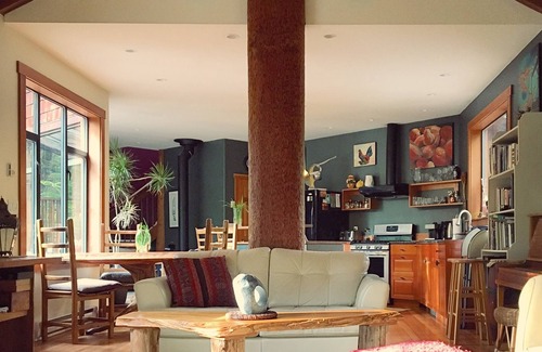 Tofino House | Spacious home in Tofino's best surf and sand neighbourhood