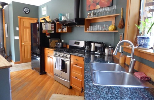 Tofino House | Spacious home in Tofino's best surf and sand neighbourhood