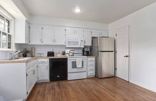 Olathe House | Spacious Home Mins from KC King Beds Explore