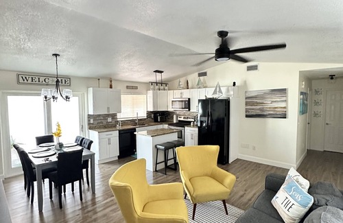 Holiday House | “Spacious Home Near Beaches & Tarpon Springs – Perfect for Families & Pets!”