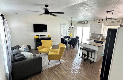 Holiday House | “Spacious Home Near Beaches & Tarpon Springs – Perfect for Families & Pets!”