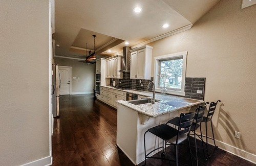 Benton County House | Spacious home Near Shopping,Restaurants Parks, Bike Trails & Jiu-Jitsu Academy