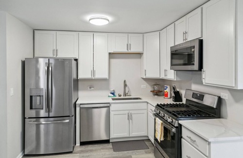 Libertyville House | Spacious home near DT Libertyville w/Rec Room!