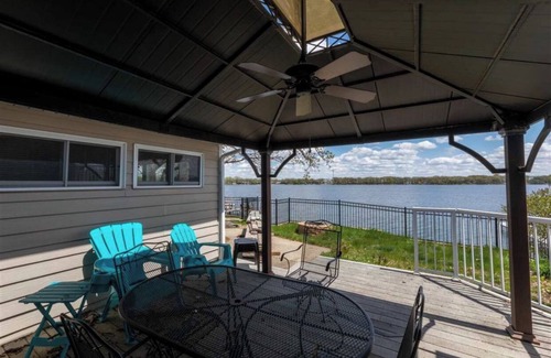 Spirit Lake House | Spacious Home on East Lake Okoboji