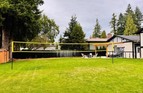 Langley House | Spacious Home Perfect for Two Families or Groups